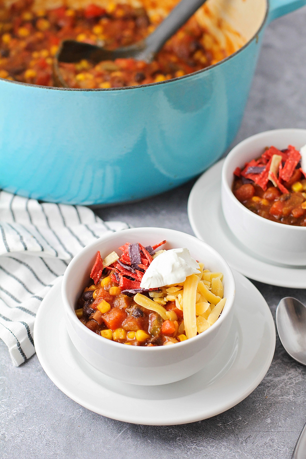 This thick and hearty veggie chili is full of delicious flavors, and so easy to make!