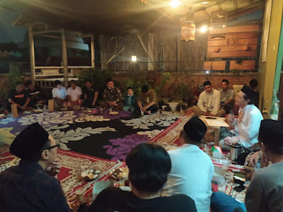 Suasana ngaji hikam bersama Gus Sholahuddin