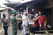 Polsek Simpang Empat Polres Asahan bersama Forkopincam Kecamatan Bagikan Masker ke Pengguna Jalan di Pajak Pagi