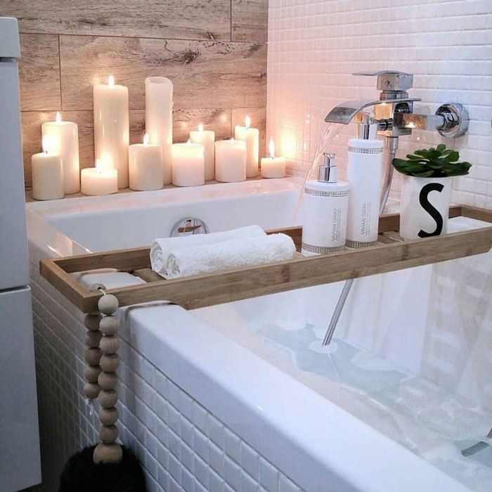 Winter Bathroom Decor