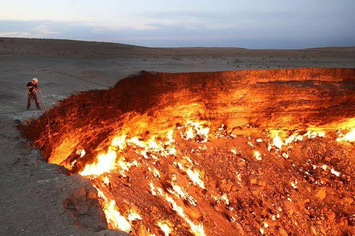 pozo de darvaza, puerta del infierno, turkmenistan, geologos sovieticos, union sovietica