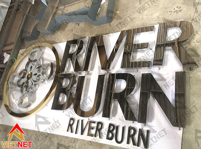 chu-inox-trang-guong-va-logo-river-burn