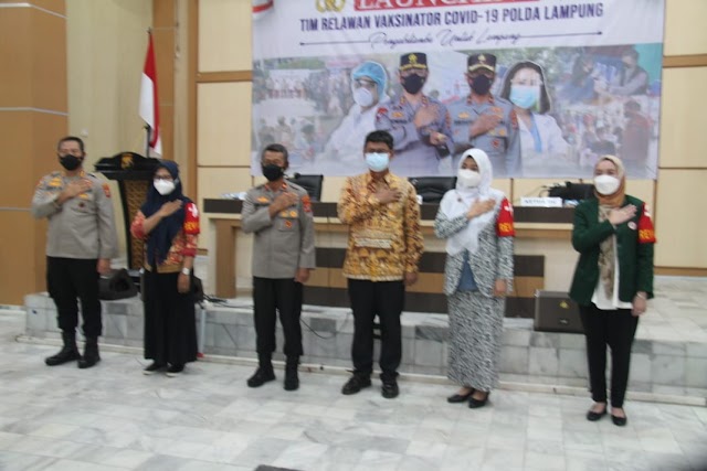 Dalam Percepatan Vaksinasi Nasional,  Polda Lampung Melantik 108 Orang Tim Relawan Vaksinator Covid-19