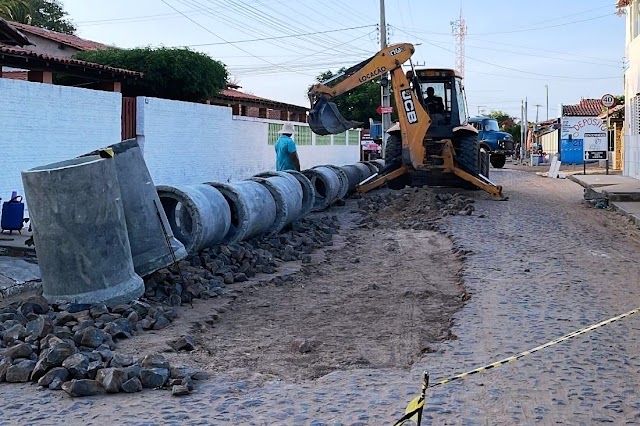 Prefeitura de Cajueiro da Praia inicia obras de drenagem na comunidade Barra Grande