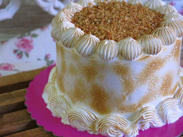 TARTA DE ALMENDRA, CHEESECAKE DE TURRÓN Y MERENGUE ITALIANO