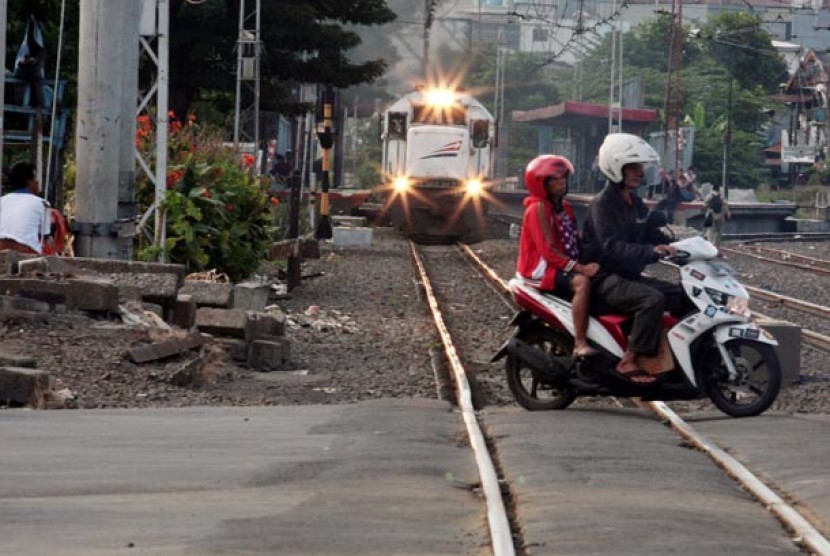 Nekat Sembrangi Rel saat Kereta akan melintas, 2 Orang Asal Darupono dan Dempelrejo Ini Tewas Seketika