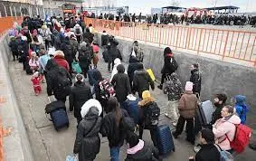 The United Nations and other organizations criticize "racism" with foreigners fleeing Ukraine  The United Nations, the International Organization for Migration and Amnesty International have criticized the racism, discrimination and ill-treatment of foreigners fleeing Ukraine following the Russian military intervention compared to their Ukrainian counterparts in the countries where they sought refuge.  The United Nations said Thursday it was "shocked" at reports that Asians and Africans fleeing the war in Ukraine were "discriminated and ill-treated" on ethnic grounds.  This came in a press conference held by the spokesman for the Secretary-General of the United Nations, Stephane Dujarric, at the permanent headquarters of the International Organization in New York.  "The Secretary-General is shocked by reports that non-Ukrainians fleeing hostilities in this country have been subjected to harassment and discriminatory treatment because of their skin colour," Dujarric said.  He pointed out that the United Nations had "credible and credible information from our humanitarian partners on the Ukrainian border that documented the mistreatment of people of many nationalities, because of their race, color and nationality."  "We are also aware of testimonies posted on social media by Africans, Middle Easterners and Asians," Dujarric added.  He explained that "the United Nations raised this issue with a number of leaders of Ukraine's neighboring countries and they pledged to us to discuss this issue, which was not supposed to happen in the first place."  In a related context, the UN spokesperson expected the number of people fleeing their homes in Ukraine to reach 10 million. "Although the scale and scope of the mass displacement of civilians from Ukraine is not yet clear, we expect that more than 10 million people may flee their homes if the current violence continues, including 4 million people who may cross the border into neighboring countries," he said.  Commenting on the accusations made by Russian Defense Minister Sergei Shoigu two days ago during a press conference in the capital, Moscow, of using Ukrainian forces as human shields in the ongoing clashes, the UN spokesman denied the authenticity of these reports, saying: "We have not seen evidence to indicate that."  At the same time, Dujarric revealed contacts with the Russian Defense Ministry aimed at ensuring the safety of UN personnel working in the humanitarian field in Ukraine.  "We are aware of the establishment by the Russian Defense Ministry of the Humanitarian Response Coordination Center on Ukraine, and we are in discussions with them on this," he added.  "Humanitarian needs in Ukraine are increasing hour by hour, and we are in contact with the Russian Ministry of Defense and with the Ukrainian authorities regarding the movements of relief convoys and ensuring the safety of humanitarian workers," Dujarric added.