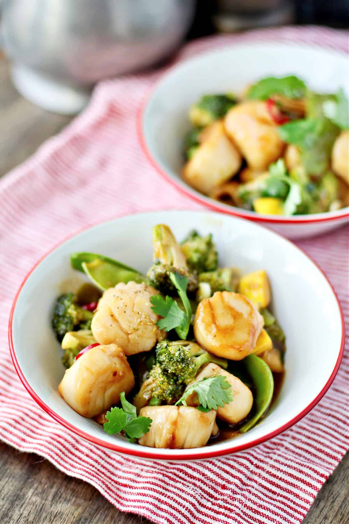 Stir-Fried Scallops and Broccoli in bowls.