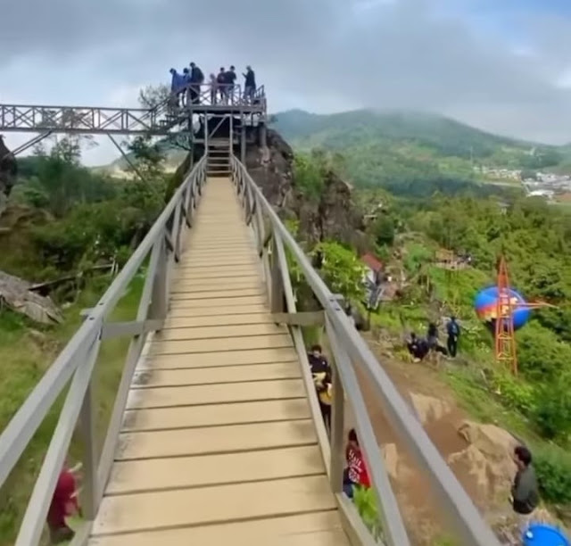 Batu Pandang Ratapan Angin Dieng Jam Buka