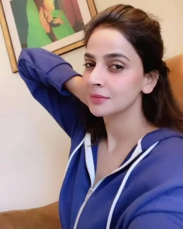 Saba Qamar Hot and gorgeous looks