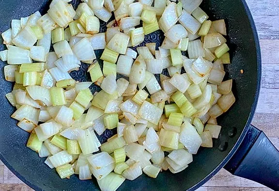 Fry the onions and celery - sausage casserole