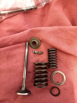 Valve, springs, spring seats and collets