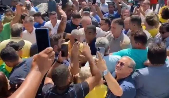 Vídeo: Bolsonaro visita Natal como ex-presidente é ovacionado e chamado de Mito pela multidão