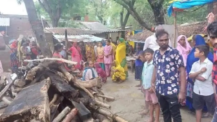 घरेलू  गैस रिसाव से जौनपुर में पांच लोग झुलसे बचाने वाले टिन लोगो की मौत