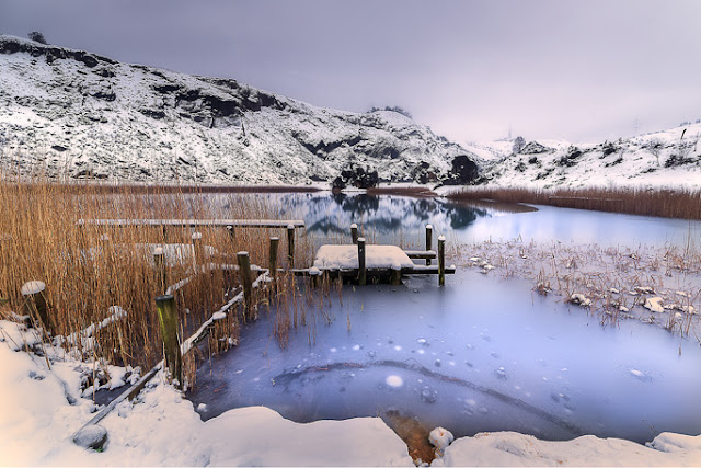 lago parkotxa en una fria y nevada mañana invernal