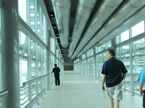 sky bridge petronas kl