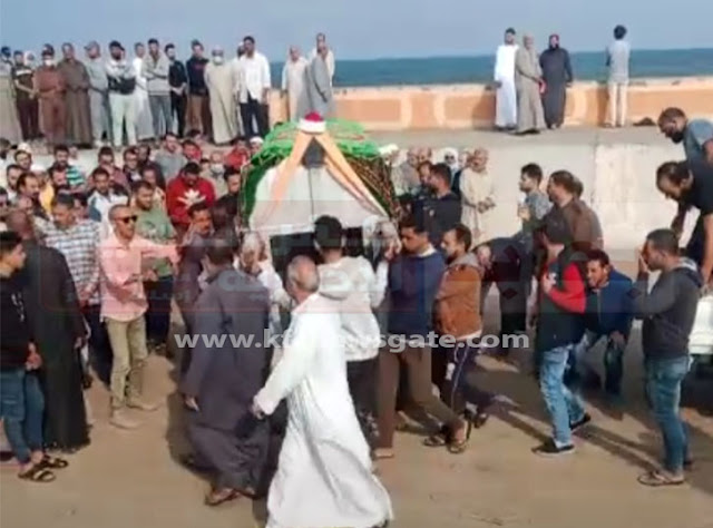 بعد بحث اسبوعين..برج البرلس تشيع جنازة صياد غارق في ليبيا - فيديو وصور