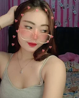 99 Potret Menarik Selebgram cantik Indonesia Berwajah Imut Della Aprilia instagram