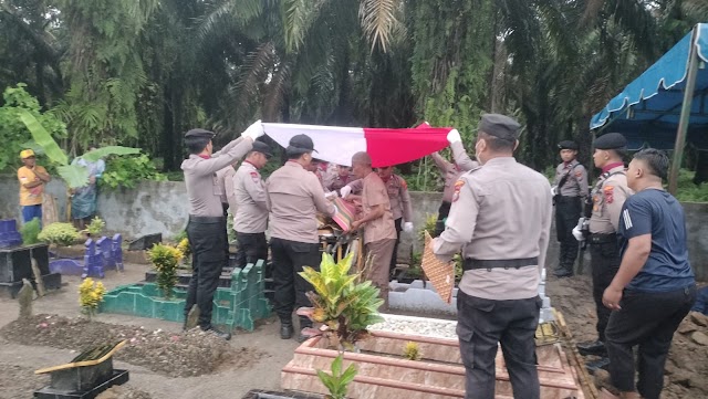 Polres Batu Bara Semayamkan dan Penghormatan Terakhir Almarhum Aiptu Fran Santoso