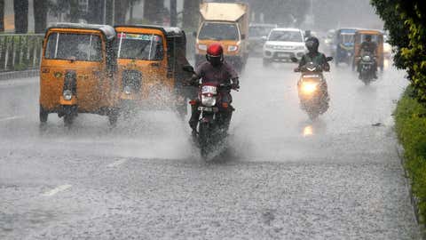 ചുഴലിക്കാറ്റ് സ്വാധീനം കേരളത്തിലും; അടുത്ത ദിവസങ്ങളില്‍ മഴയ്ക്ക് സാധ്യത