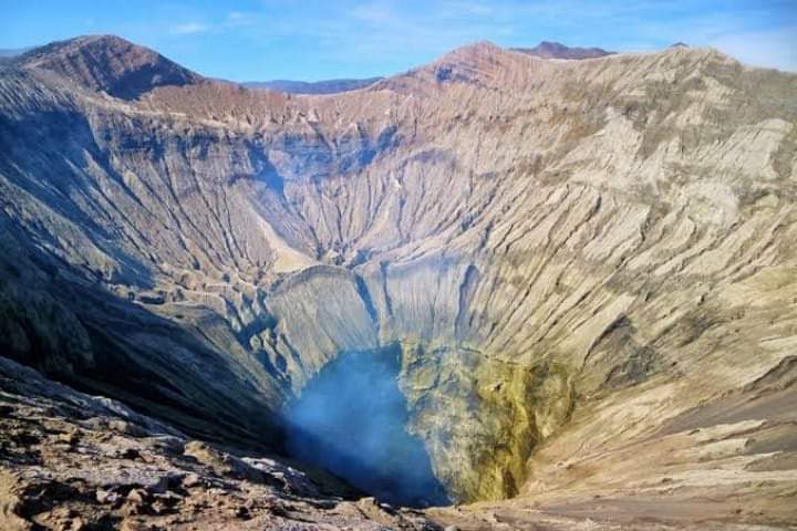 Kawah Bromo, Fenomena Alam Indah dan Terunik | BROMO TRAVEL UPDATE