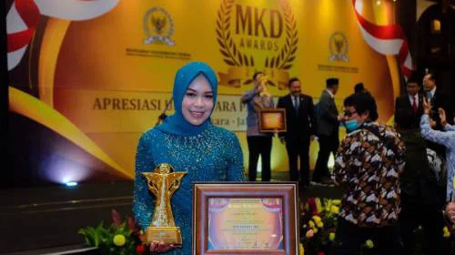 Legislator Asal Sumatra Barat Athari Gauthi Ardi Raih Penghargaan MKD Award 2023
