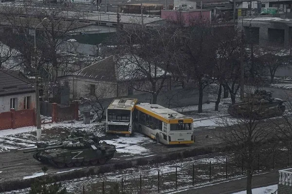 Καταλήφθηκε η Μαριούπολη! – Ρωσικά άρματα συνέτριψαν την αντίσταση των νεοναζί και προελαύνουν στο λιμάνι