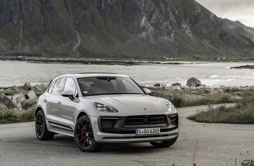 Porsche delivers more than 300,000 vehicles in 2021