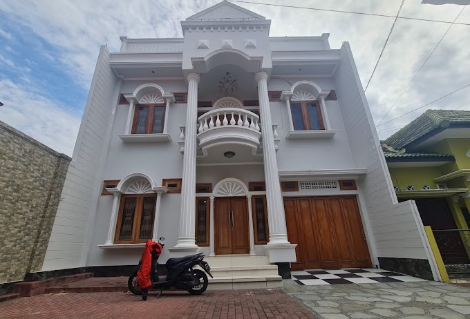 Rumah Mewah Eropa Modern 3 Lantai Rooftop Di Perumahan JL. Godean KM. 6,5 Sleman