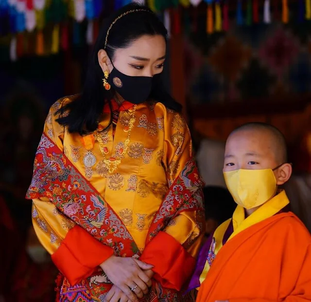 Queen Jetsun Pema, Princess Eeuphelma, Princess Sonam Dechan, Princess Kezang Choden, Princess Dechan Yangzom in traditional dress