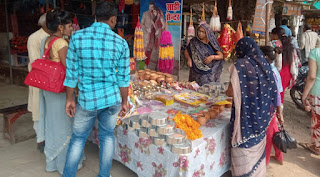 पतरही बाजार में दिखी चहल पहल,आज रविवार को मनाया जाएगा करवाचौथ पर्व | #NayaSaberaNetwork