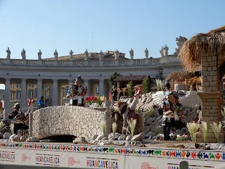 サン・ピエトロ寺院前のキリスト降誕人形セット
