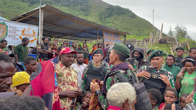 Prajurit Siliwangi Raider 300/Bjw Selama Bertugas di Papua senantiasa bantu Warga setempat