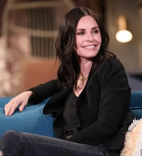 Courteney cox focuses on the corrective infusions that she says left her "Looking Really Strange"_ichhori.com