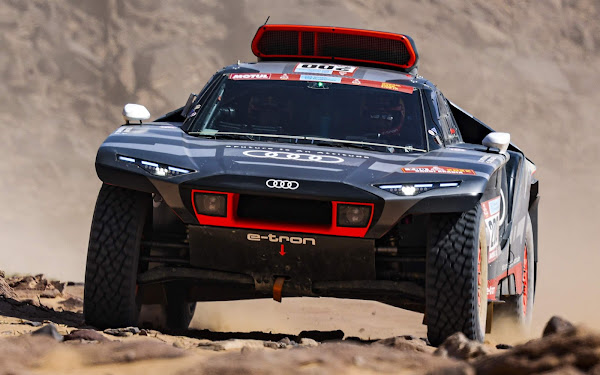 Hilux vence Rally Dakar; Audi RS Q e-tron impressiona pela performance