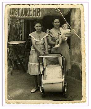 Milagros Royo amb els seus fills. Anys cinquanta. Col·lecció Milagros Royo, AMG. Autor desconegut