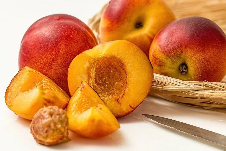 What are the health benefits of peaches?