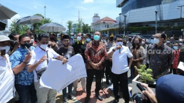 Saat Moeldoko Diteriaki 'Kami Bukan Teman Bapak' oleh Massa Aksi Kamisan 