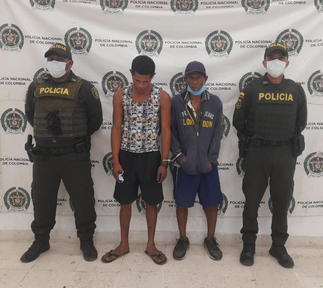 https://www.notasrosas.com/Con 136 papeletas de bazuco, capturan a dos personas en el barrio 'El Acueducto', de Riohacha