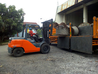 Sewa Forklift 5 Ton di Gardu Induk PLN Cililitan