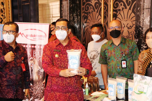    Bupati Tabanan Teken MoU dengan Investor Pengembangan UKM di Tabanan