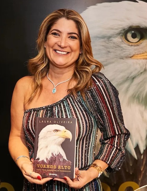 Felicitações a Laura Oliveira: uma jornada de sucesso e inspiração celebrada em seu aniversário