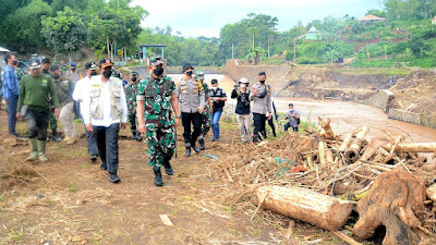 TNI Siap Pulihkan Kondisi Pasca Banjir Bandang di Garut
