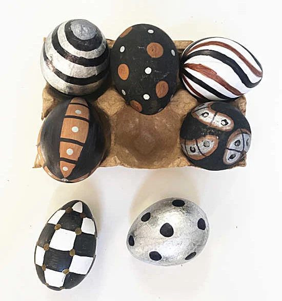 overview of painted eggs