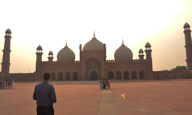 badshahi mosque