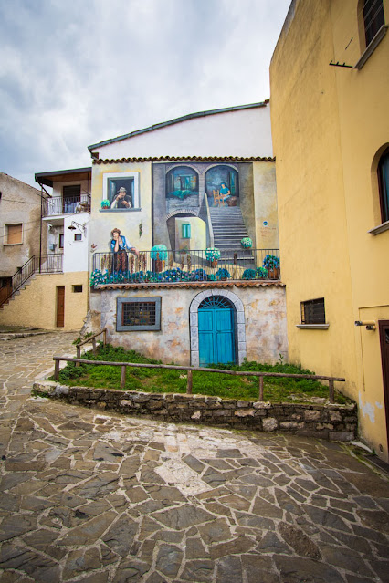Murales di Satriano di Lucania-Piazza Pietrafesa