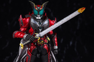 REVIEW SHFiguarts (Shinkocchou Seihou) Kamen Rider Kiva Emperor Form, Bandai