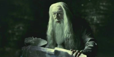 Alvo Dumbledore bebe a poção do desespero