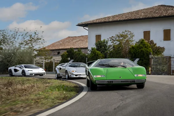 Lamborghini Countach LPI 800-4 vai para estrada pela 1ª vez