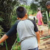 INILAH, Babinsa Koramil Polsel Utamakan Kebersamaan Masyarakat Memperbaiki Jembatan Rusak